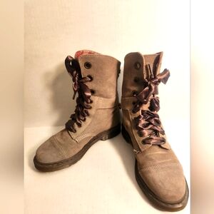 Women's Dr. Martens. Size 8 excellent condition